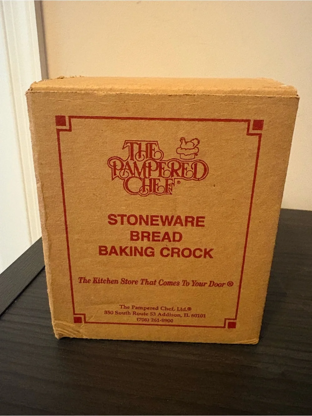 The Pampered Chef Tan Stoneware Bread Crock with Box